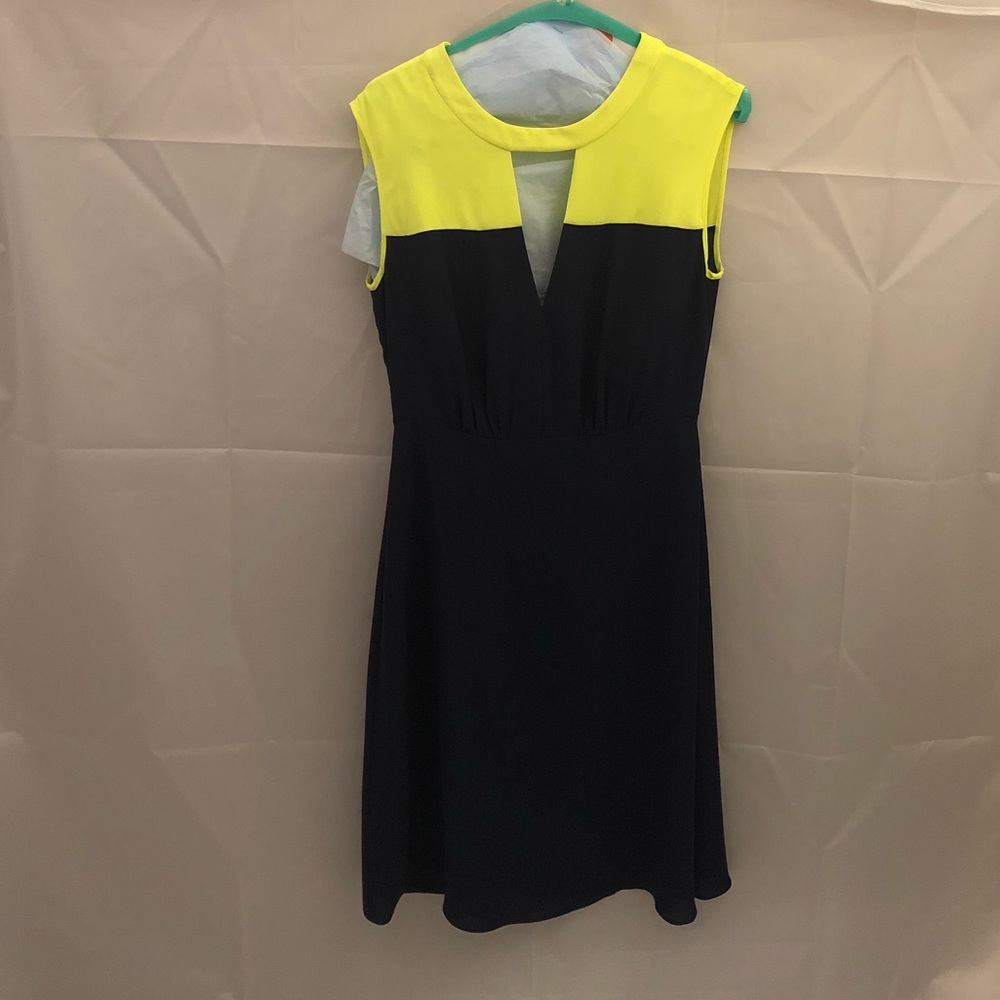 Like New BCBG size 2 navy and neon yellow dress - Picture 2 of 2